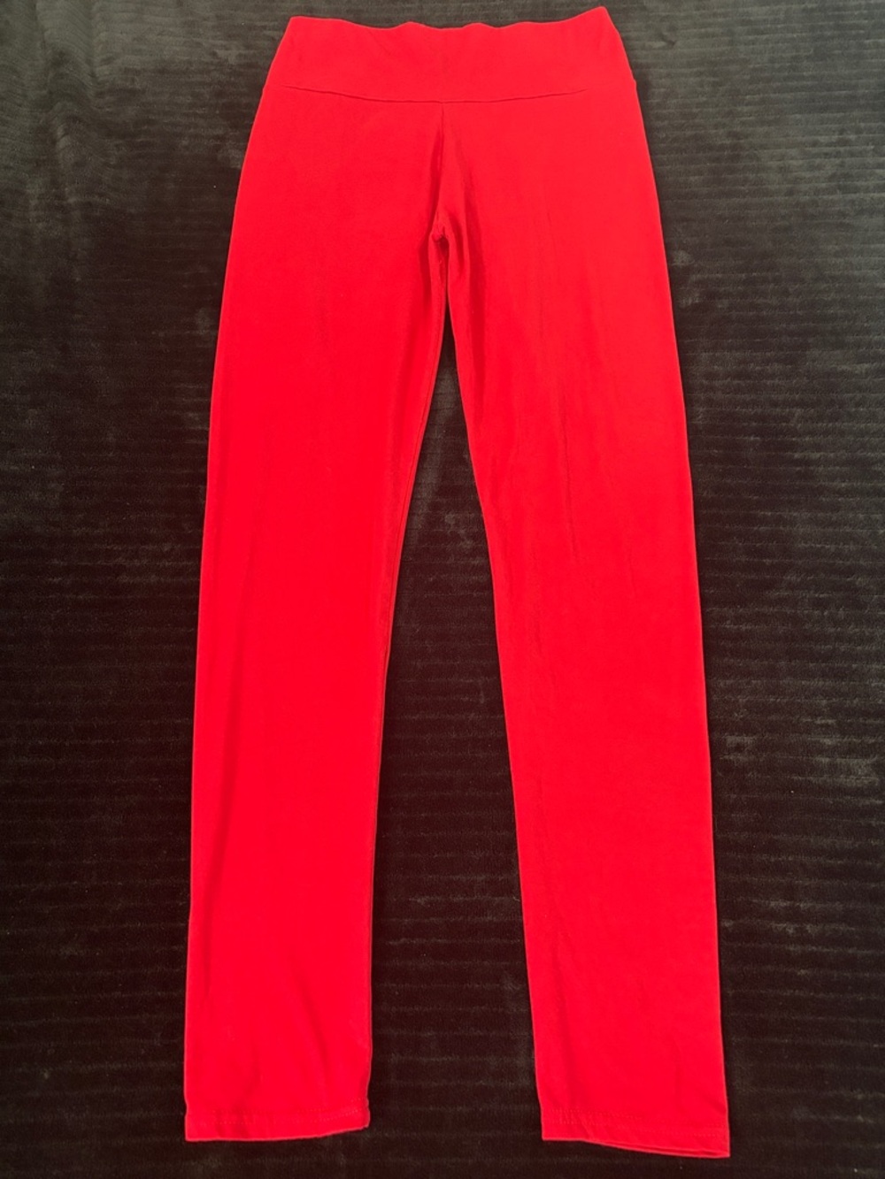 Sz S soft red leggings w rusching accent for the booty